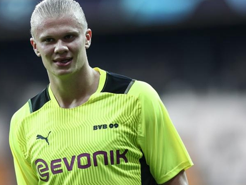 3-0！埃格努出任队长首秀 25分+MVP 领衔米兰女排豪取意甲开门红（3-0开门红！埃格努队长首秀轰25分揽MVP，米兰女排强势起航）