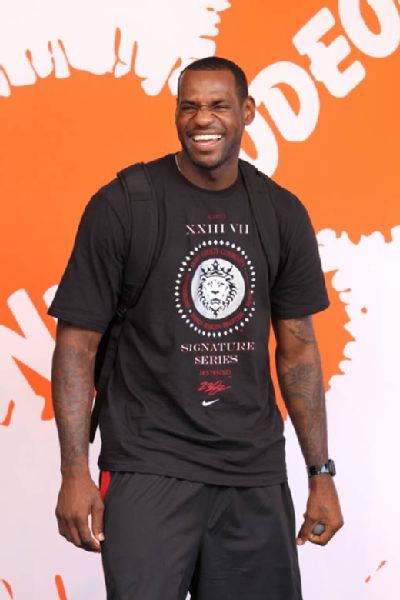 世体：特狮有望下周复出，并可能入选对阵奥萨苏纳的大名单（世体：特尔施特根有望下周复出，或入选战奥萨苏纳名单）