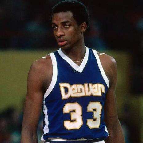 阿森纳vs拜仁：萨卡、埃泽首发，凯恩、奥利塞、卡尔出战（阿森纳对阵拜仁：萨卡、埃泽先发，凯恩、奥利塞、卡尔登场）