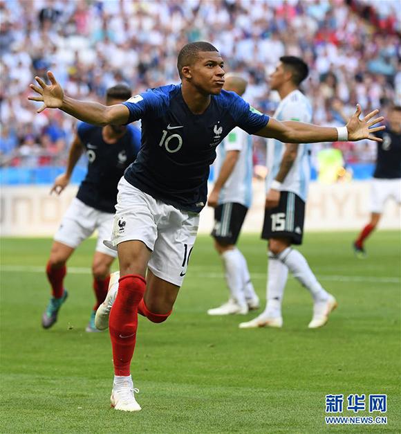 争议点球助利物浦小胜，清算萨拉赫比赢球更有流量（利物浦靠争议点球险胜，炒作萨拉赫比赛果更吸睛）