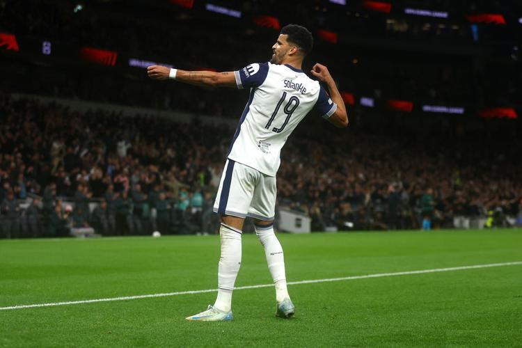 伦纳德复出后哈登投篮命中率仅38%，同时出战快船仅4胜9负（莱昂纳德复出后，哈登投篮命中率仅38%，两人同场时快船仅4胜9负）