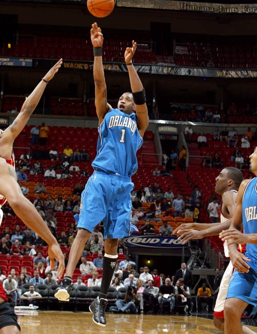 湖人替补奇兵拯救球队（湖人替补发威力挽狂澜）