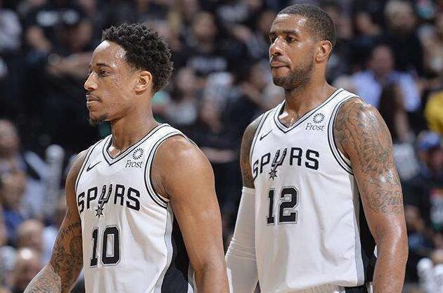 克拉克斯顿表现惊艳，29分钟砍下14分11板10助（克拉克斯顿29分钟斩获14分11篮板10助攻，表现炸裂）