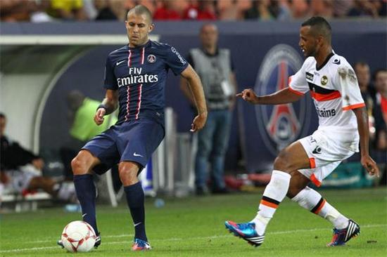 老将坚持打完最后一分钟（老将拼到终场最后一秒）