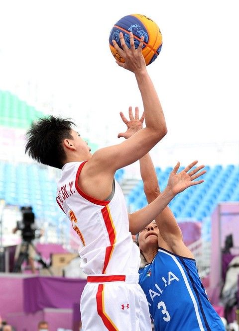 继沧州、广州解散后，中超又现大雷！欠税上亿，这3支球队存亡一线（沧州、广州解散余波未平，中超再起风暴：上亿税款未缴，三队命悬一线）