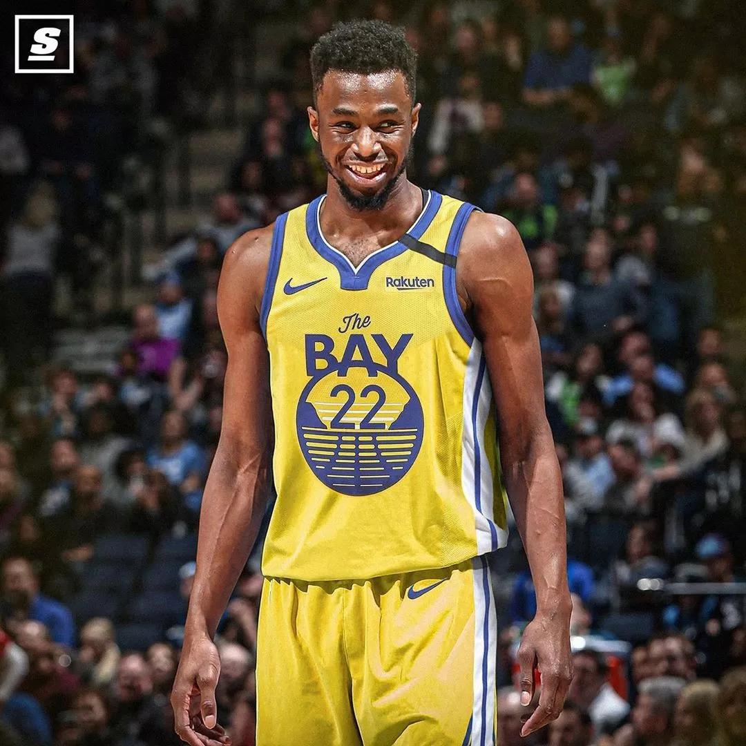 如何看待诺伊尔低级失误？孔帕尼：我会指责我的头号门将吗？（诺伊尔低级失误如何解读？孔帕尼反问：我要责怪我的头号门将吗？）