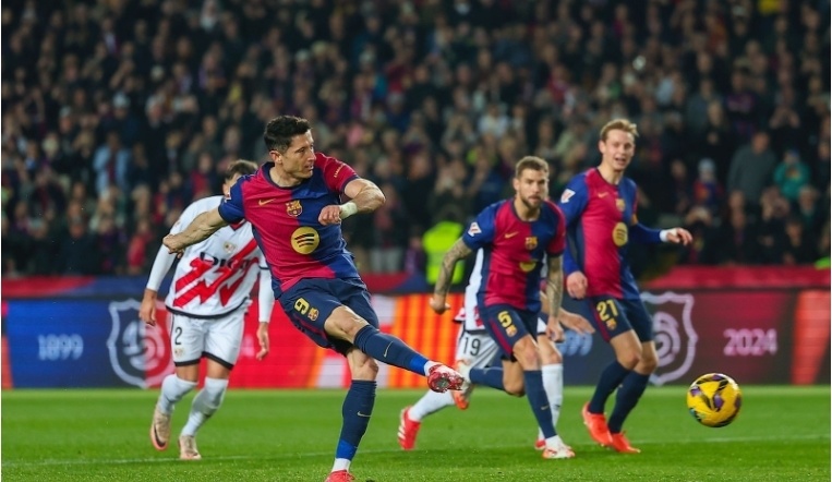 德甲最新积分战报 多特6轮不败稳居第3 差拜仁9分（德甲积分榜更新：多特近6轮不败稳居第三，落后拜仁9分）