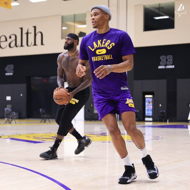 替补砍47分！康宁汉姆：我们阵容深度很强，大家都有首发实力（替补轰下47分！康宁汉姆：球队深度极佳，人人具备首发水平）