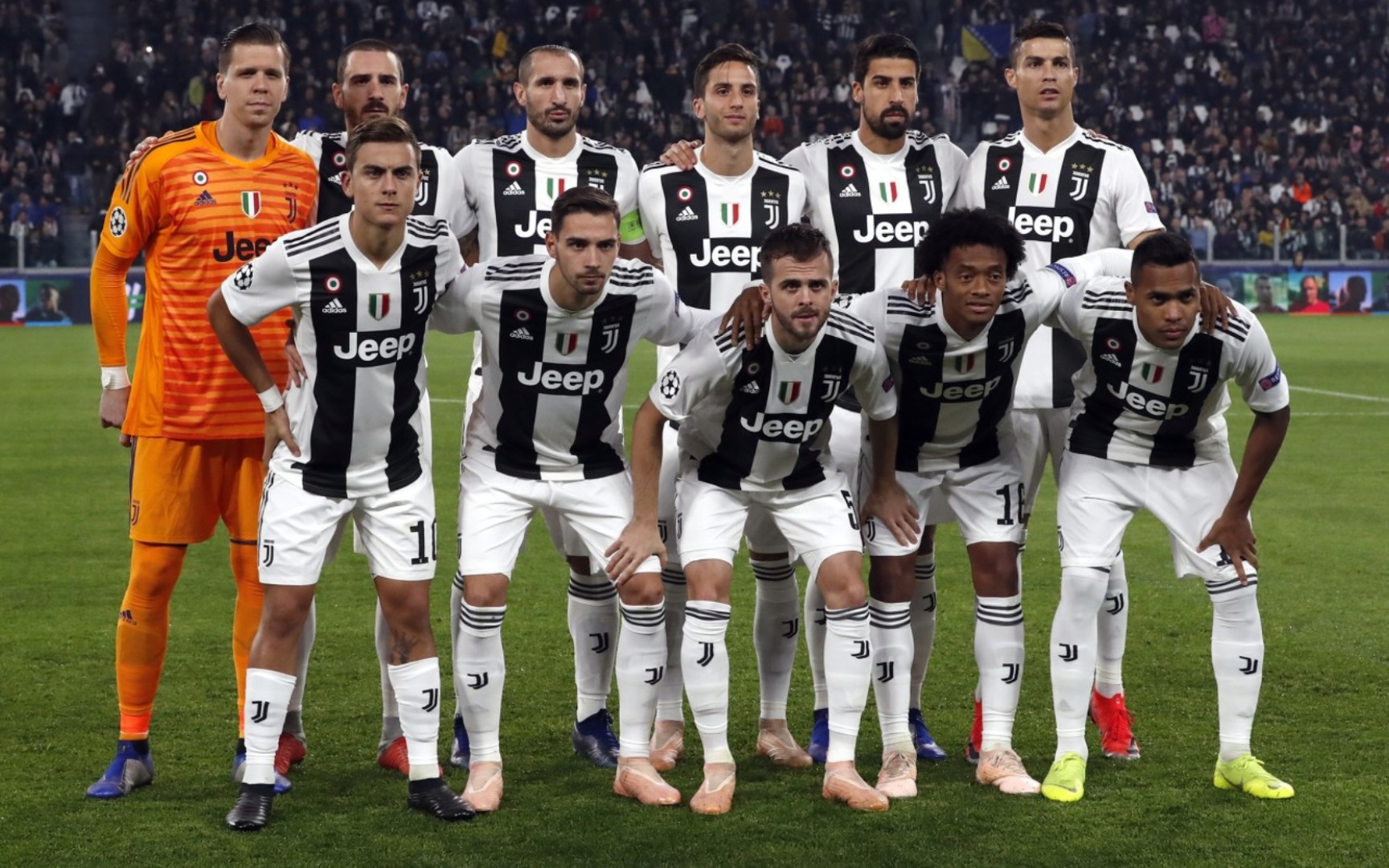 李添荣与李弘权的精彩配合，为观众献上一场篮球盛宴（李添荣与李弘权默契联手，奉上一场震撼的篮球盛宴）