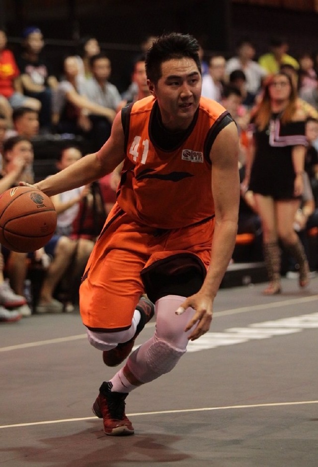 罗欣棫展现中国女篮精气神（罗欣棫彰显中国女篮拼搏精神）