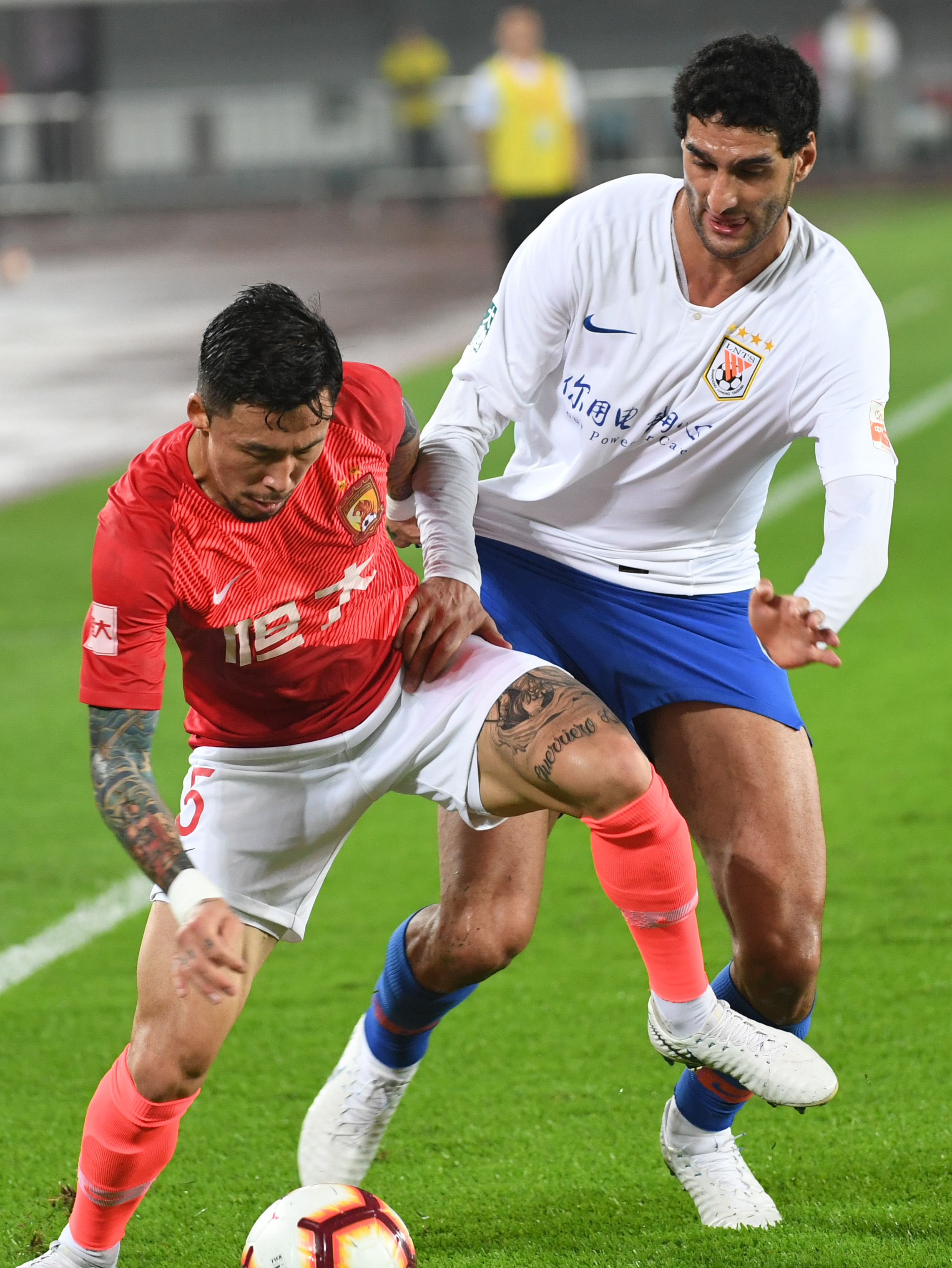 法尔克：拜仁不着急推进诺伊尔续约，打算在他40岁生日前后谈（法尔克：拜仁暂不急于与诺伊尔续约，计划在其40岁生日前后再谈）