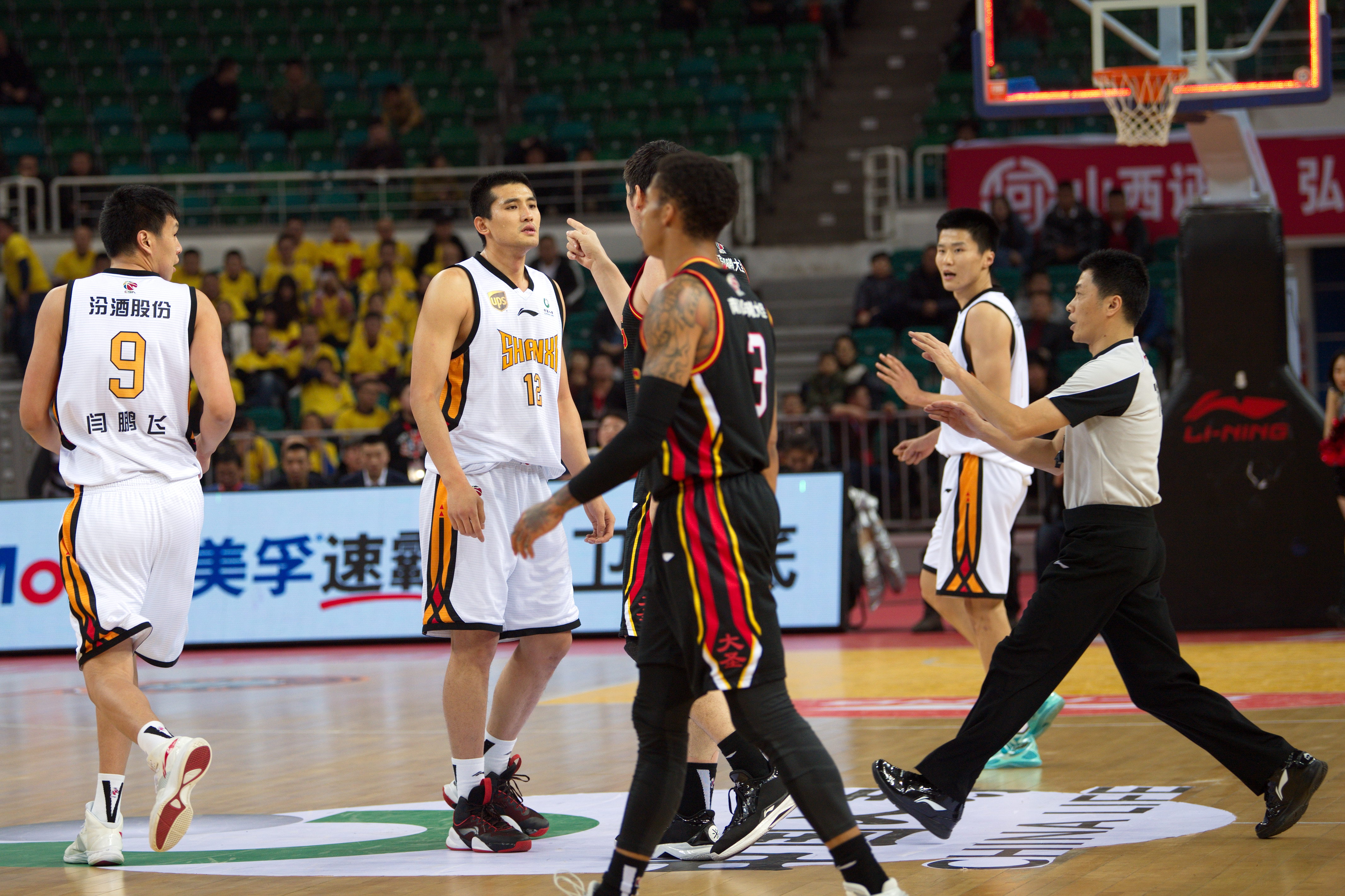 中超：上海海港3-2击败长春亚泰（中超：上海海港3-2险胜长春亚泰）