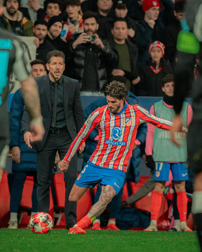 半场战报：热那亚1-1维罗纳，洛伦佐-科隆博建功，拉菲克-贝尔加利破门（半场速递：热那亚1-1维罗纳，洛伦佐-科隆博与拉菲克-贝尔加利各入一球）