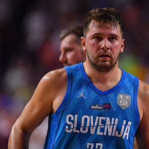 科斯切尔尼卫报专访：谈阿森纳、当洛里昂总监&足球思路（科斯切尔尼接受卫报专访：聊阿森纳、担任洛里昂总监及其足球理念）