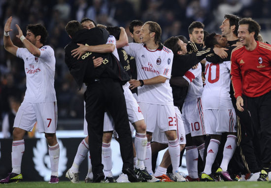 官方：齐达内之子卢卡内收肌受伤，已离开阿尔及利亚队训练营（阿尔及利亚队官方：卢卡·齐达内内收肌受伤，已离开国家队集训营）